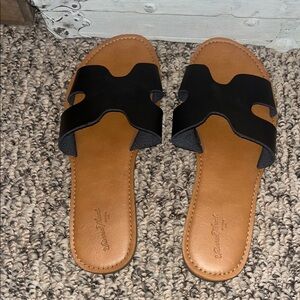 Universal Thread Goods Faux Black Leather & Tan Slide Sandals in Size Womens 9